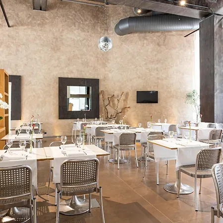 Cosmo Palace מלון סיניסלו באלסמו