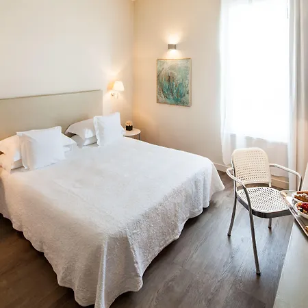 מלון Cosmo Palace 4*