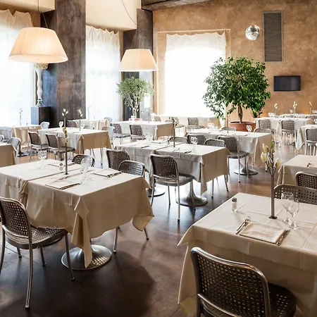 מלון Cosmo Palace 4*