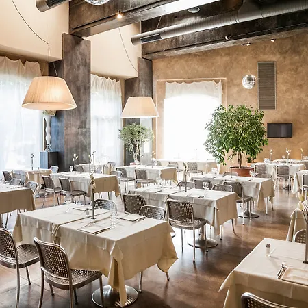 מלון Cosmo Palace 4*