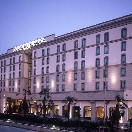 Cosmo Palace סיניסלו באלסמו